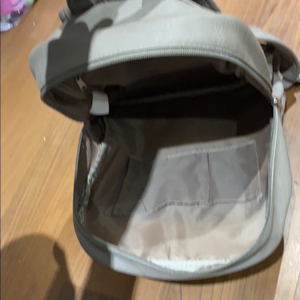 Backpack - Picture 3 of 6